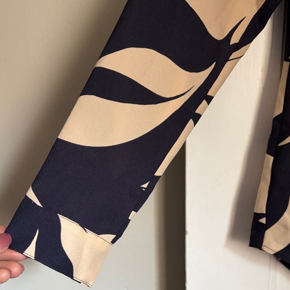 Ann Taylor Satin Essential Shirt Buttondown Black and Tan Women's Blouse M NWT - Picture 2 of 5